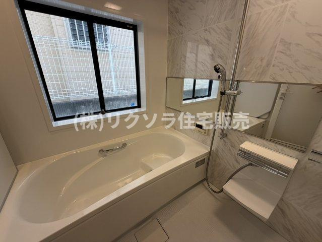 東船橋2丁目　中古一戸建ての浴室|浴室乾燥機付き浴室
■物件内覧・資金計画相談・住宅ローン相談、リフォーム相談、お問合せ受付中■
※当日・翌日のご内覧、ご相談はお電話でのお問合せがスムーズです！