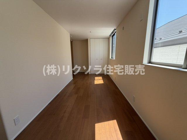 東船橋2丁目　中古一戸建ての子供部屋|洋室4.5帖＋4.5帖
■物件内覧・資金計画相談・住宅ローン相談、リフォーム相談、お問合せ受付中■
※当日・翌日のご内覧、ご相談はお電話でのお問合せがスムーズです！