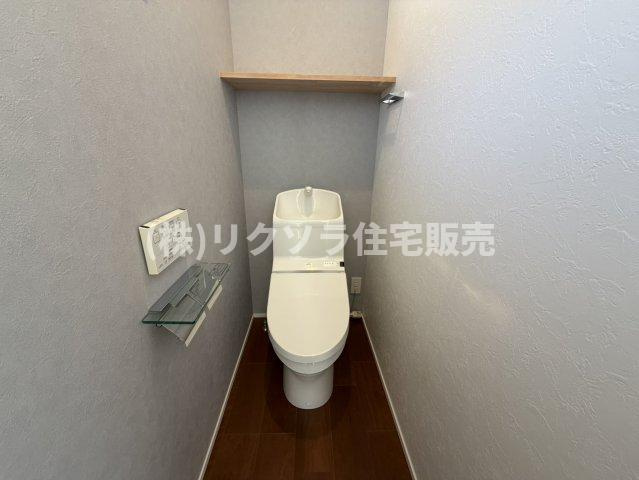 東船橋2丁目　中古一戸建ての内装|2階トイレ
■物件内覧・資金計画相談・住宅ローン相談、リフォーム相談、お問合せ受付中■
※当日・翌日のご内覧、ご相談はお電話でのお問合せがスムーズです！