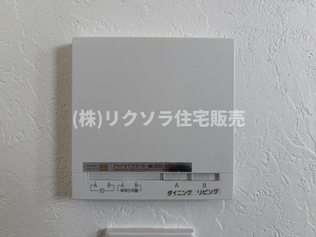 東船橋2丁目　中古一戸建ての設備|リビング床暖房付き
■物件内覧・資金計画相談・住宅ローン相談、リフォーム相談、お問合せ受付中■
※当日・翌日のご内覧、ご相談はお電話でのお問合せがスムーズです！