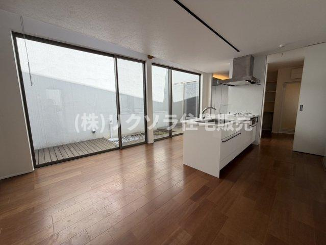 東船橋2丁目　中古一戸建ての居間・リビング|LDK24.5帖
■物件内覧・資金計画相談・住宅ローン相談、リフォーム相談、お問合せ受付中■
※当日・翌日のご内覧、ご相談はお電話でのお問合せがスムーズです！