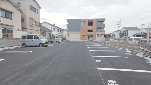 パストラーレ高槻の駐車場