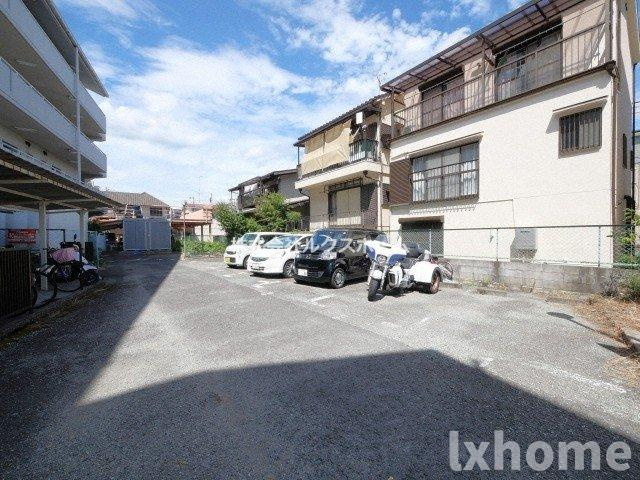 ピアハイツ幸の駐車場|駐車場に車を止められます