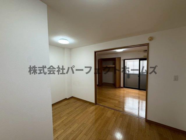 グレートヒルズの居間・リビング|こちらの居間で趣味の時間をお楽しみください