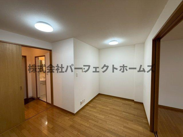 グレートヒルズの居間・リビング|こちらのリビングで趣味の時間をお楽しみください