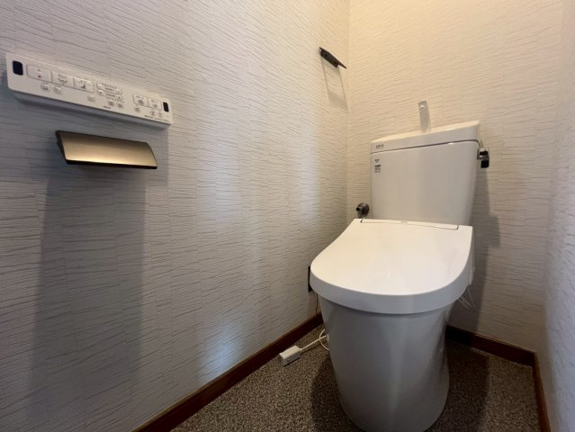 【トイレ】 | 板橋区東坂下１丁目　中古戸建て | 清潔感と使い心地を追求することで、ご家族の健康をサポート