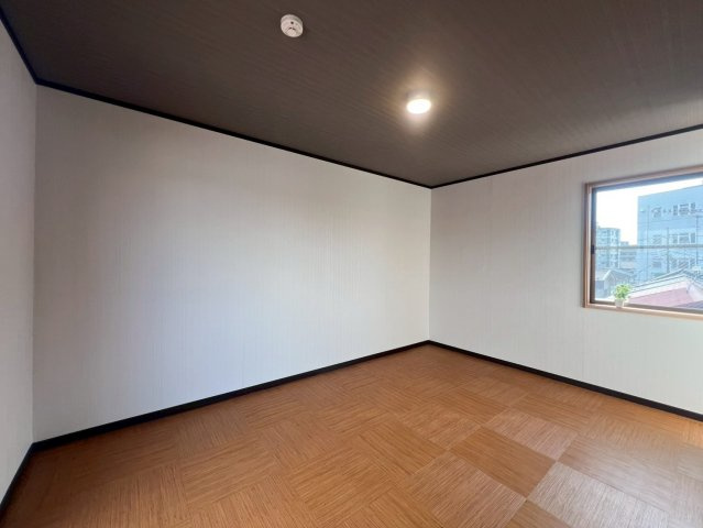 【洋室】 | 板橋区東坂下１丁目　中古戸建て | 穏やかな寛ぎを届ける上質仕様のゆとりある洋室で自分時間を充実