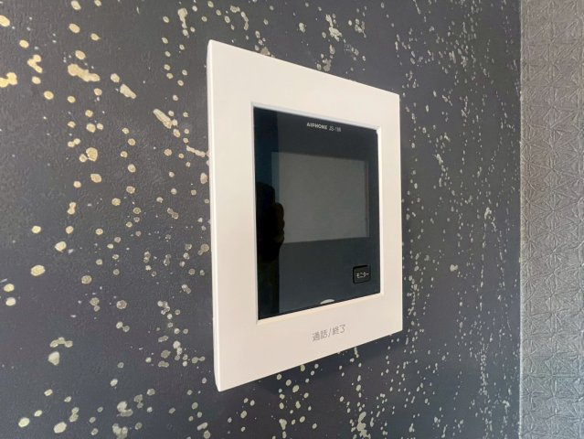 【防犯設備】 | 板橋区東坂下１丁目　中古戸建て | 訪問者の顔もしっかり確認できる、TVモニター付きインターホン