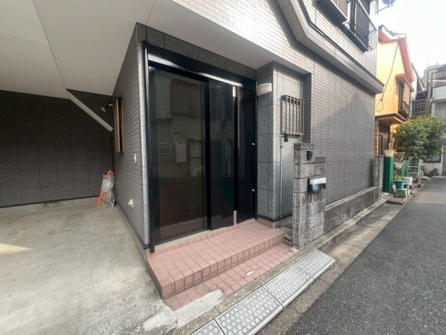 【玄関】 | 板橋区東坂下１丁目　中古戸建て | お住まいの始まりであり、すべてを迎え入れる入口です