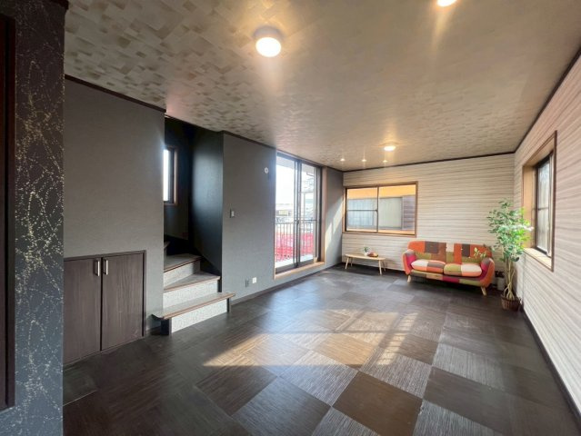 【居間・リビング】 | 板橋区東坂下１丁目　中古戸建て | 何気のない家族団らんの時間、そんな幸せを感じさせてくれる場所