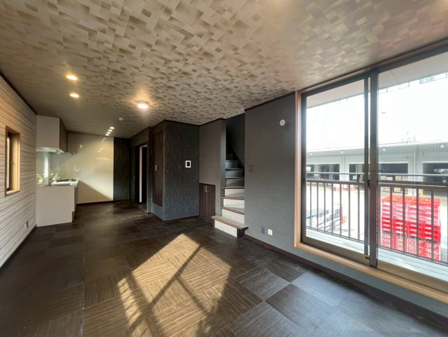 【居間・リビング】 | 板橋区東坂下１丁目　中古戸建て | 豊かな光が照らすこの場所で家族の記憶が紡がれていきます