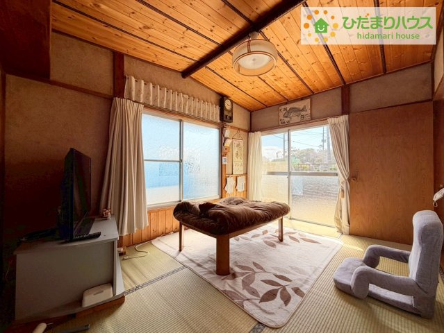 日立市相田町３丁目　中古戸建の居間・リビング|"太陽の日差しがたっぷり入るリビング☆
家族の笑い声が響く、一家団らんにふさわしいリビングです(^^♪"