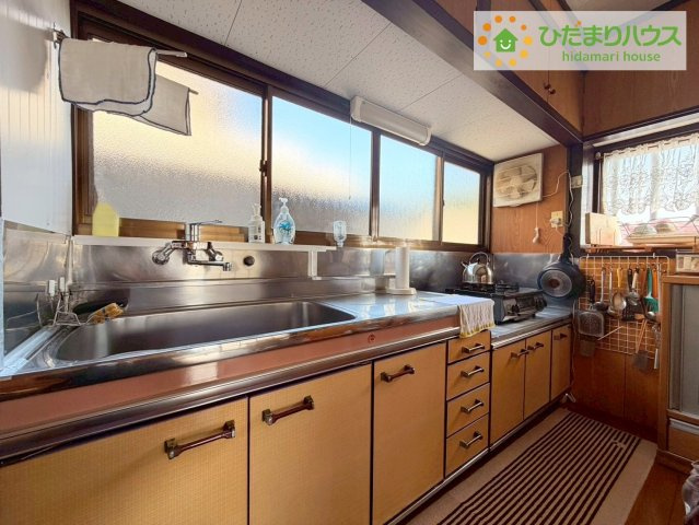日立市相田町３丁目　中古戸建のキッチン|独立キッチンの間取りを活かしつつ、オープンキッチンへの変更などリノベーションの幅も広がります。
ライフスタイルに合わせた空間づくりをお楽しみいただけます。