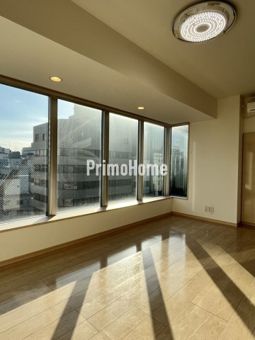 フュージョナル秋葉原の居間・リビング