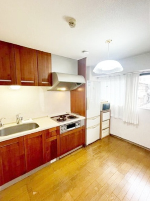 【キッチン】 | ライオンズマンション芦屋西蔵町 | 2沿線利用可能 の便利な立地。角住戸、南向き、陽当たり・通風良好の住まい