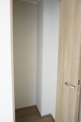 草加市清門3丁目 新築分譲住宅 全3棟 B号棟の収納|1階 廊下