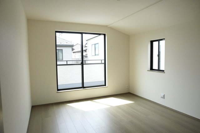 草加市清門3丁目 新築分譲住宅 全3棟 B号棟の洋室|8.43帖