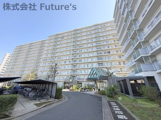 パークフィールドみさとテラ・ウエスト2街区2号館の外観|MEGAドン・キホーテまですぐ。買い物にも便利な立地です