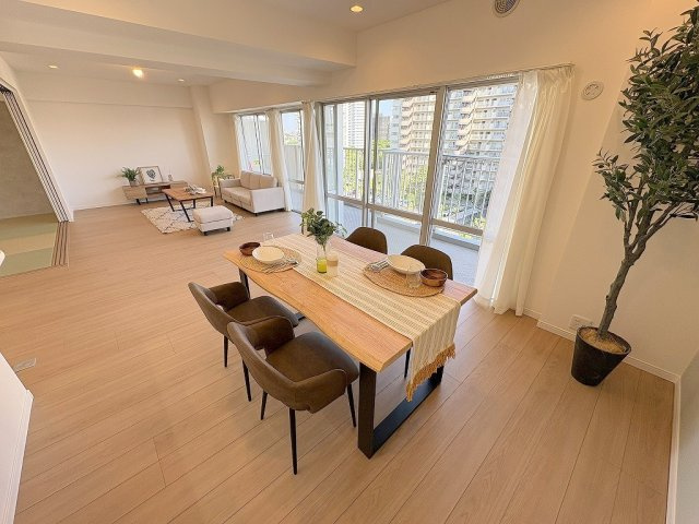 パークフィールドみさとテラ・ウエスト2街区2号館の居間・リビング|ペットと暮らせるお部屋です