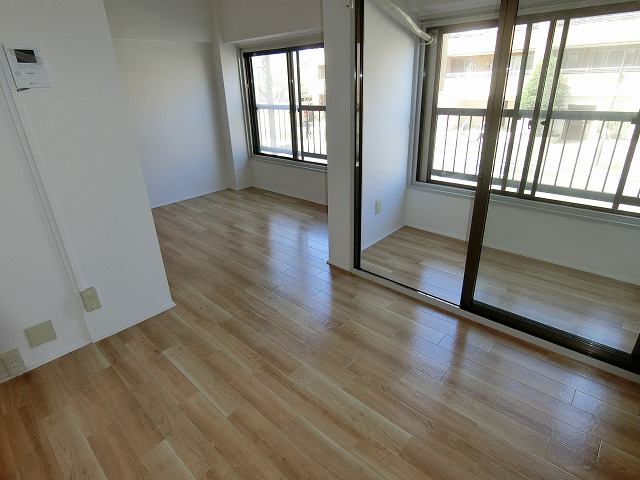 メゾン甲子園六番町の居間・リビング