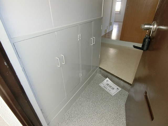 メゾン甲子園六番町の玄関