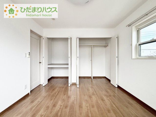 【収納】 | 龍ケ崎市松ケ丘1丁目　中古戸建 | 大容量のクローゼット！ハンガーパイプ付き。
洋服をかけて収納すれば、「何を持っているか」忘れることもありません！