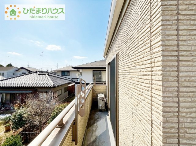 【バルコニー】 | 龍ケ崎市松ケ丘1丁目　中古戸建 | L字のバルコニーはとても広く、布団などを干す場所に困りません(^_^)/~