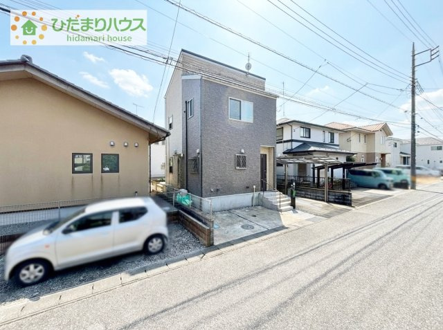 【外観】 | 龍ケ崎市松ケ丘1丁目　中古戸建 | オシャレかつ重厚感のあるデザイン♪
新たな生活が楽しみになるようなお家です！！