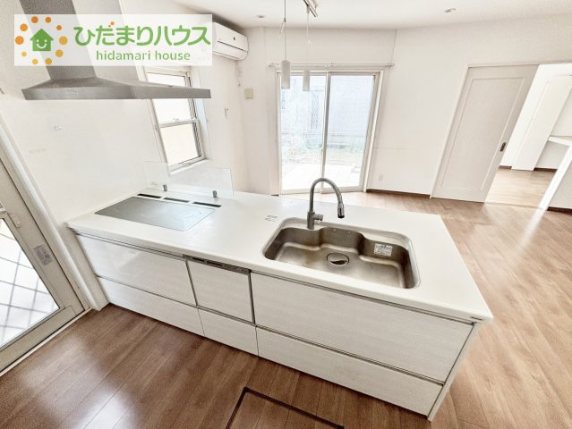 【キッチン】 | 龍ケ崎市松ケ丘1丁目　中古戸建 | IHコンロなのでお子様のお手伝いも安心です♪
食洗器は忙しい家事をサポートしてくれます(*^-^*)