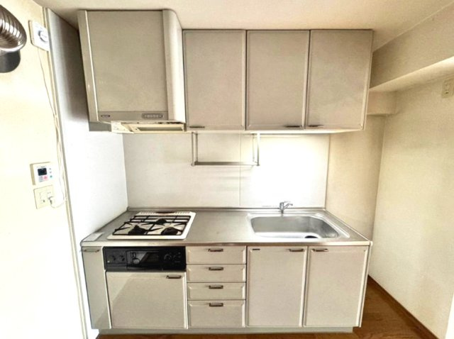 日商岩井甲陽園マンションのキッチン|家具のレイアウトがしやすい壁付けキッチン
