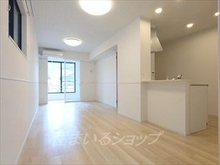 広島市安佐北区上深川町のアパートの居間・リビング