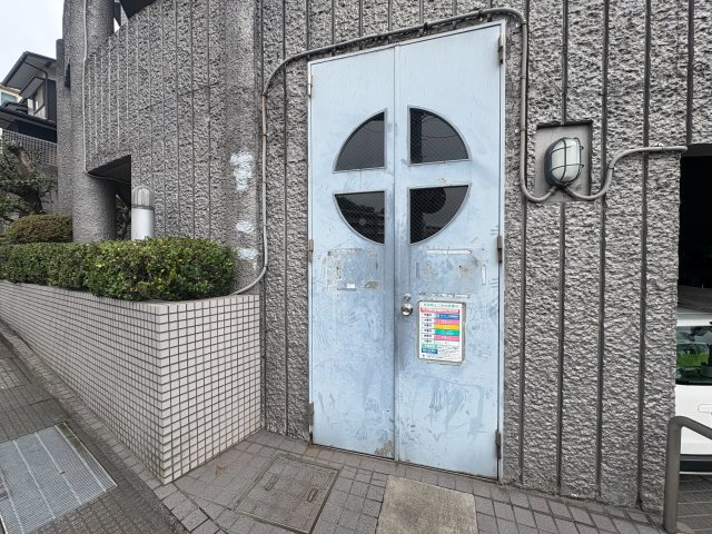 グッドフィールド百合ヶ丘のエントランス