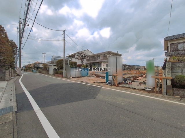越谷市大字大林 新築分譲住宅 全2棟 1号棟の前面道路含む現地写真