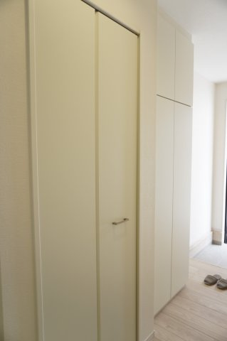 越谷市大字大林 新築分譲住宅 全2棟 1号棟の玄関