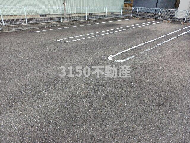 リトルグローブⅢの駐車場