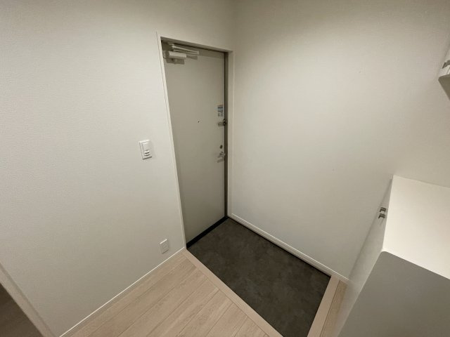 町田市能ヶ谷５丁目のアパートの玄関