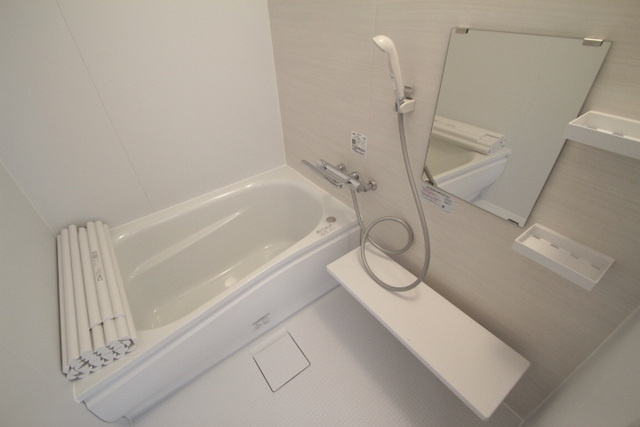 コンストレール庚午南の浴室