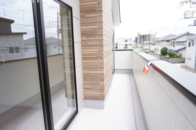 越谷市大字大林 新築分譲住宅 全2棟 2号棟のバルコニー