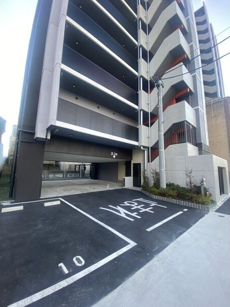 VILLA・SERENO桜山の駐車場