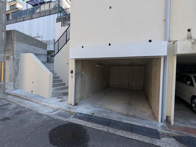 香里園東之町　中古一戸建ての駐車場|■物件内覧・資金計画相談・住宅ローン相談、リフォーム相談、お問合せ受付中■
※当日・翌日のご内覧、ご相談はお電話でのお問合せがスムーズです！