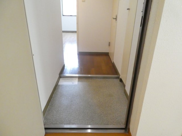 マンションゆうの玄関