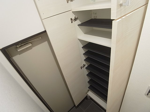 KARIN会下山の玄関|大きな靴箱を完備してます