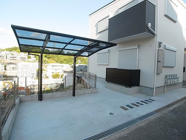 KARIN会下山のその他共用部分|屋根付きの駐輪スペース