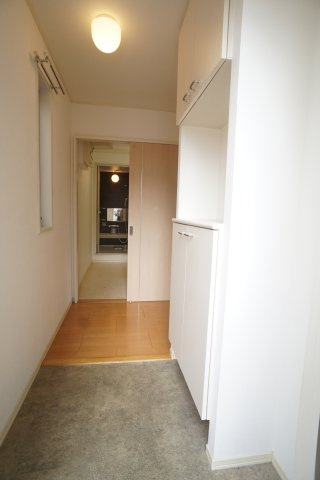 御殿山２丁目テラスハウスの玄関