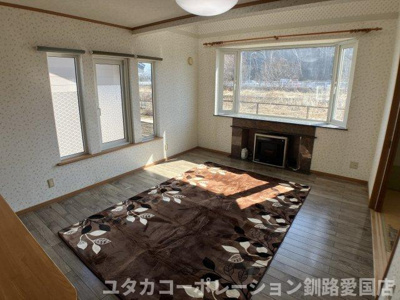 【居間・リビング】 | 貝塚4丁目79-7売家 | 大きな出窓からたっぷりの陽光が差し込みます☆