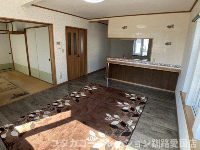 【居間・リビング】 | 貝塚4丁目79-7売家 | 落ち着きのあるシックなフローリング★