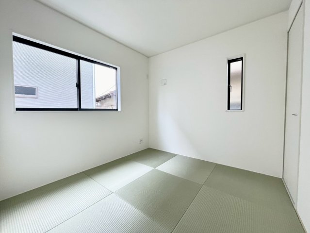長野市差出南第２の和室|和室はリビングに隣接しているのでお子様のお昼寝や客間として最適です♪