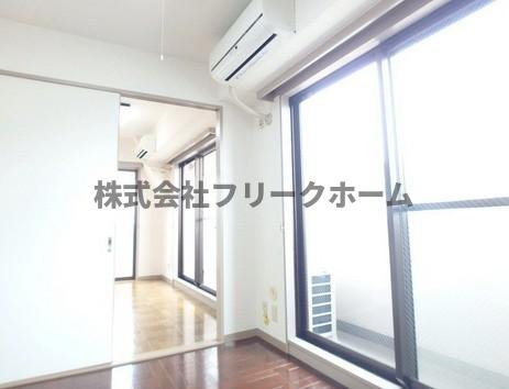 三鷹市下連雀４丁目の賃貸マンションの居間・リビング