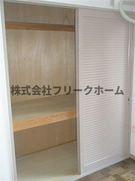 三鷹市下連雀４丁目の賃貸マンションの収納