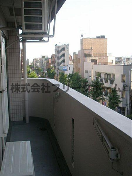 三鷹市下連雀４丁目の賃貸マンションのバルコニー